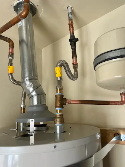 Water heater installation and plumbing repair in Gonzalez